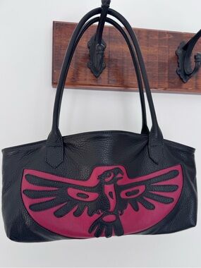 Stunning Northwest Coast First Nations 100% buttery soft pebble-grain bag
